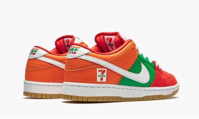 NIKE SB DUNK LOW 7 Eleven