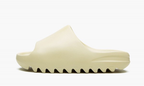 Yeezy Slides 'Bone' FW6345 (runs small, order one sizes up)